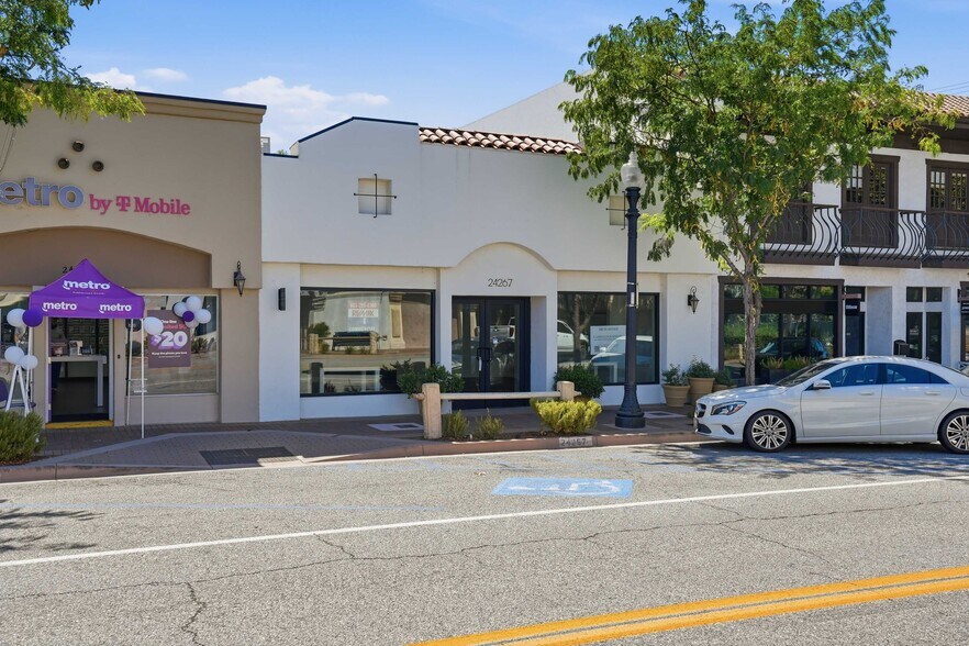 24265-24267 Main St, Newhall, CA à louer - Photo de l’immeuble – Image 2 sur 2
