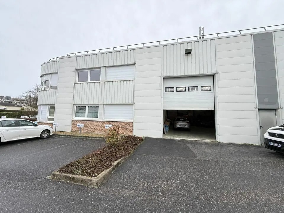 Local d'activités dans Bouffémont à vendre Photo de l’immeuble– Image 1 sur 11