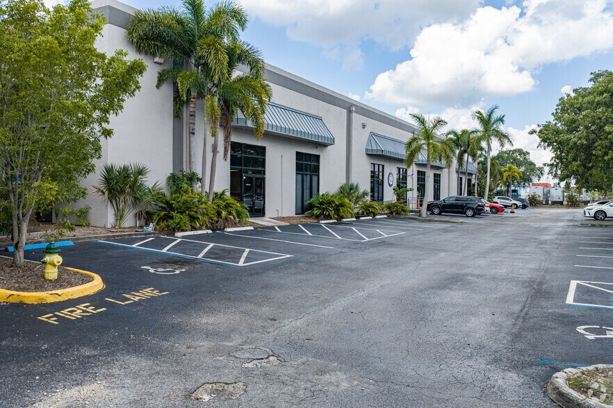 3698 NW 15th St, Lauderhill, FL à vendre - Photo de l’immeuble – Image 3 sur 4