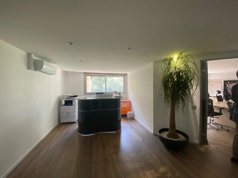 Bureau dans Marseille à louer - Photo de l’immeuble – Image 2 sur 13