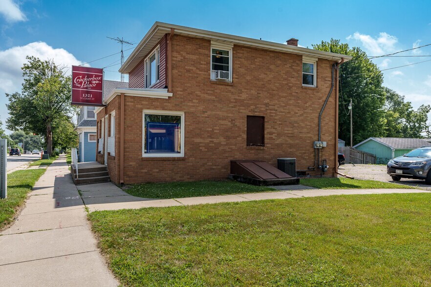 1321 W Court St, Janesville, WI à vendre - Photo de l’immeuble – Image 2 sur 34