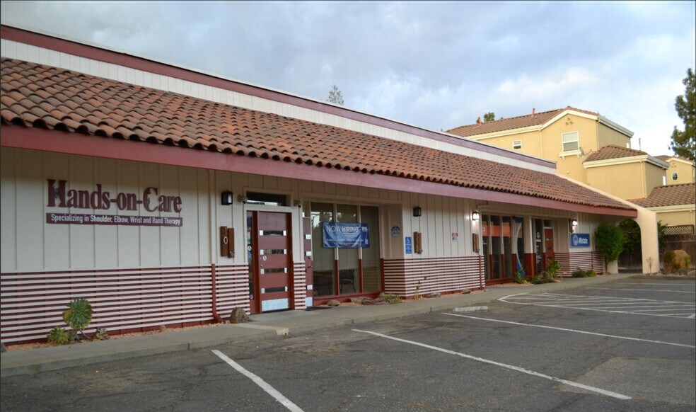 5598 Entrada Cedros, San Jose, CA à louer - Photo de l’immeuble – Image 2 sur 10