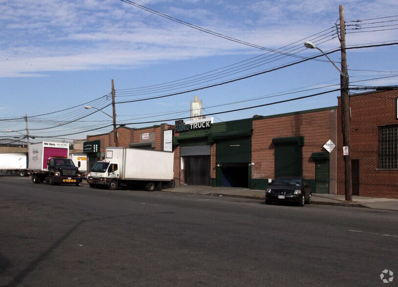 1321 Oak Point Ave, Bronx, NY à vendre - Photo de l’immeuble – Image 2 sur 4