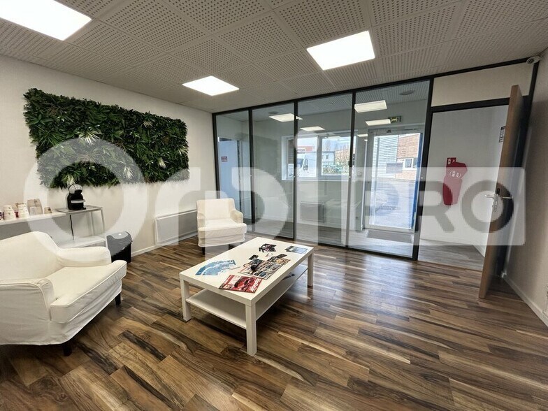 Local commercial dans Beauvais à louer - Hall d’entrée – Image 3 sur 4