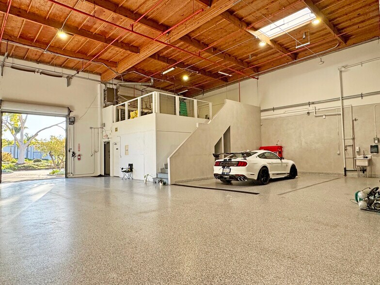 1025 Cindy Ln, Carpinteria, CA à vendre - Photo de l’immeuble – Image 3 sur 17
