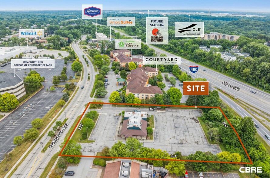 24941 Country Club Blvd, North Olmsted, OH à vendre - Photo de l’immeuble – Image 3 sur 9