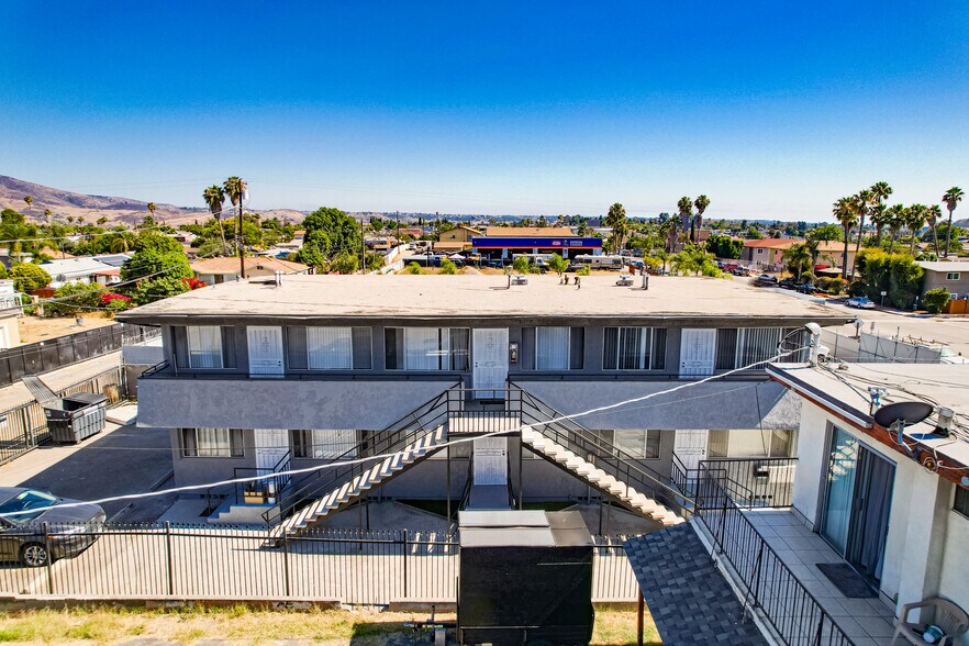 913 Grand Ave, Spring Valley, CA à vendre - Photo de l’immeuble – Image 3 sur 7