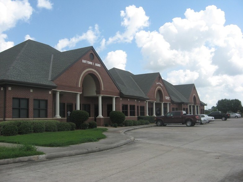3711 Garth Rd, Baytown, TX à louer - Photo principale – Image 1 sur 4