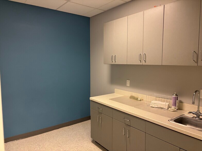 2601 Blairstone Rd, Tallahassee, FL à louer - Photo intérieure – Image 3 sur 14