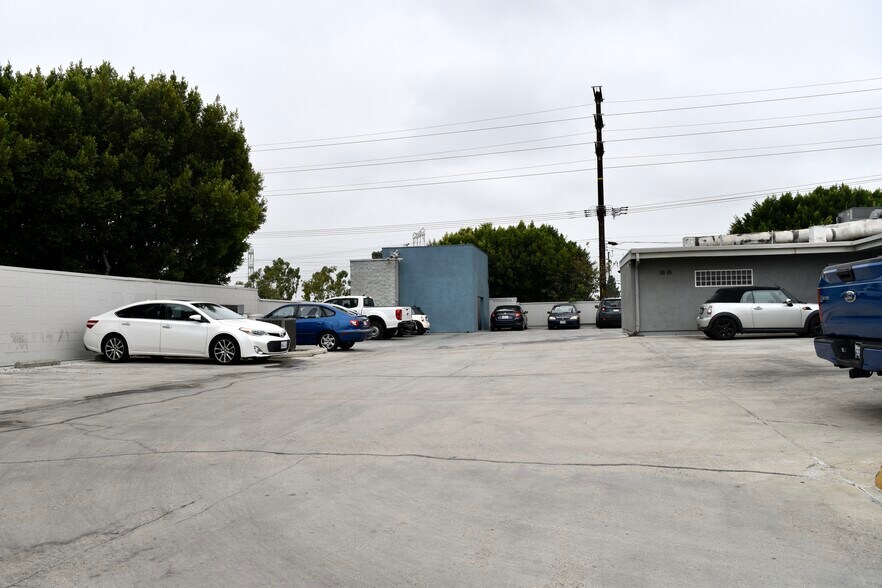 3619 W Magnolia Blvd, Burbank, CA à louer - Photo de l’immeuble – Image 3 sur 4