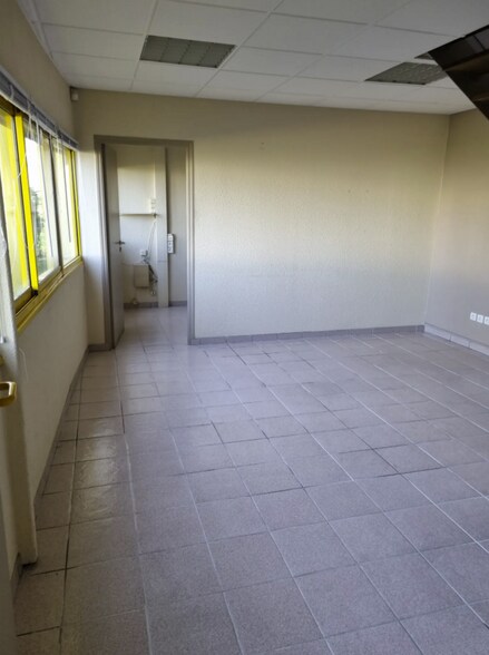 Local d'activités dans Hermival-les-Vaux à vendre - Photo intérieure – Image 3 sur 3