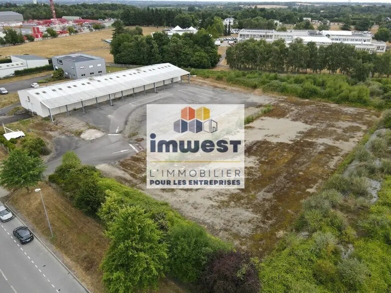 Local d'activités dans Bourgbarré à vendre - Photo de l’immeuble – Image 1 sur 7