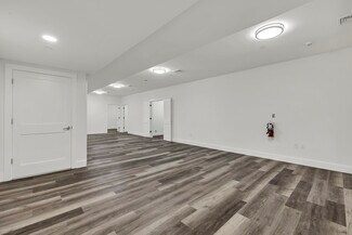 Plus de détails pour 533 Greenwich St, Hempstead, NY - Local d'activités à louer