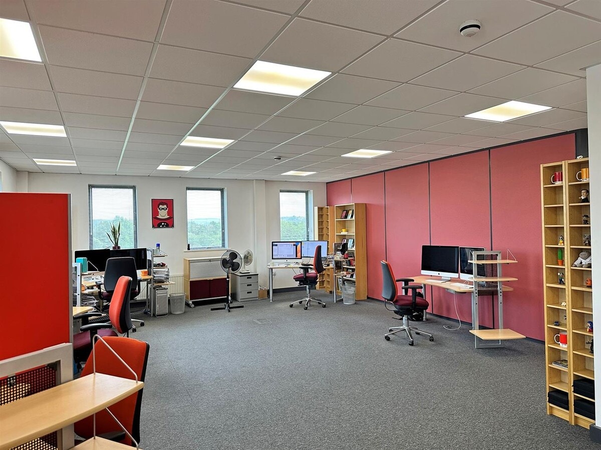 Waterton Park, Bridgend, MGN CF31 3PH - Lot 2 - - Photo intérieure - Image 1 of 3