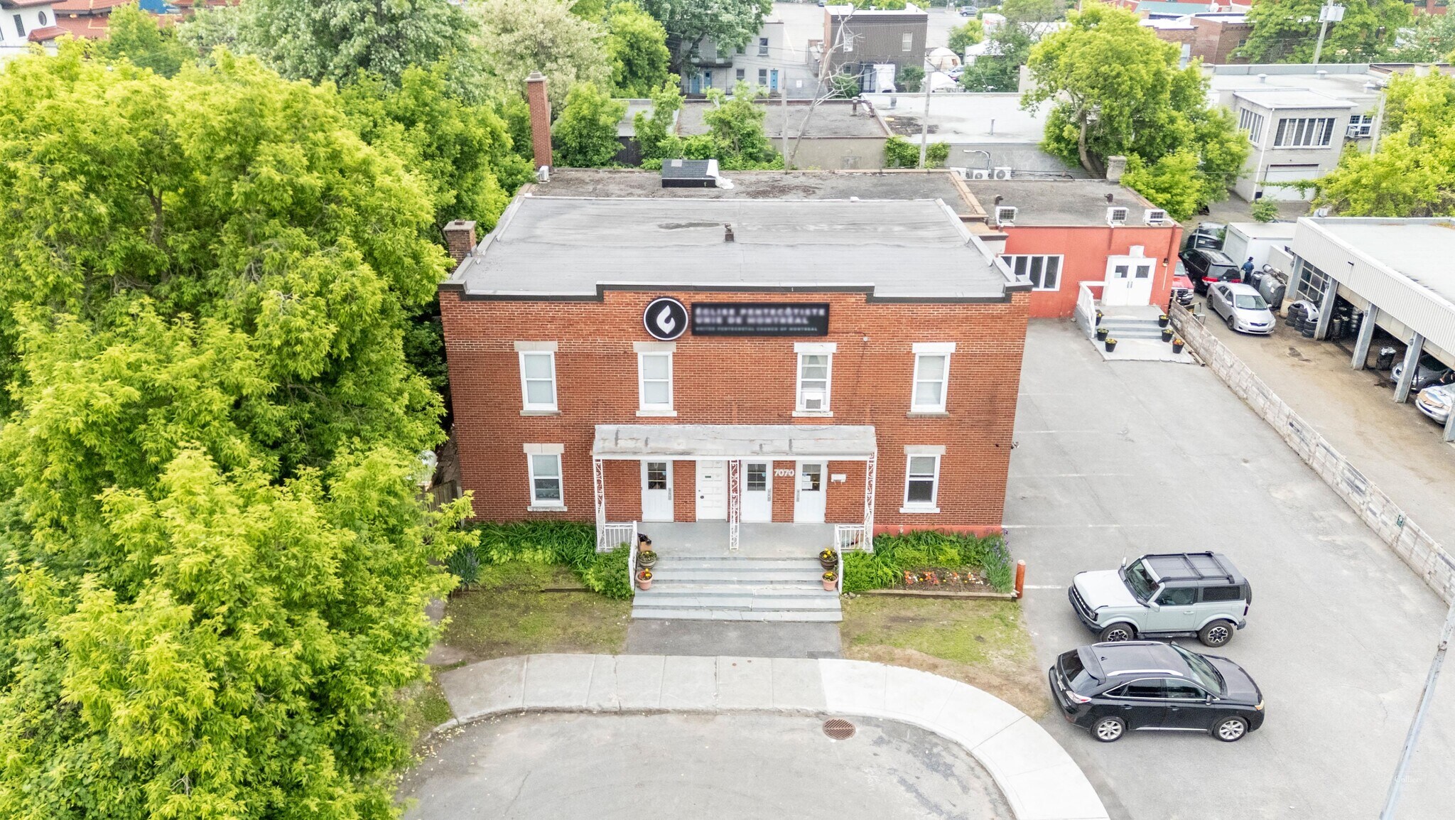 7070 Chem. de la Côte-des-Neiges, Montréal, QC à vendre Photo principale– Image 1 sur 4