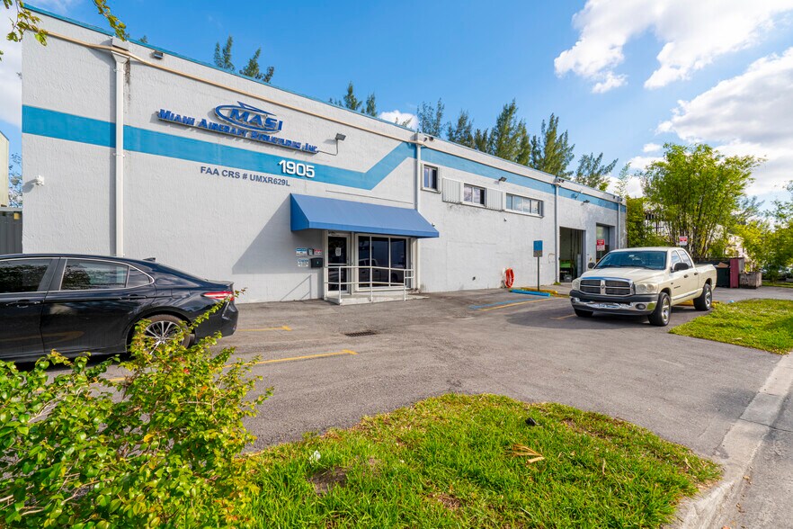1905 NW 93rd Ave, Miami, FL à vendre - Photo principale – Image 1 sur 108