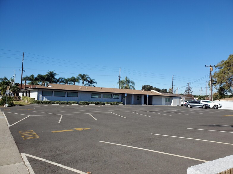 100 N State College Blvd, Fullerton, CA à louer - Photo principale – Image 1 sur 13