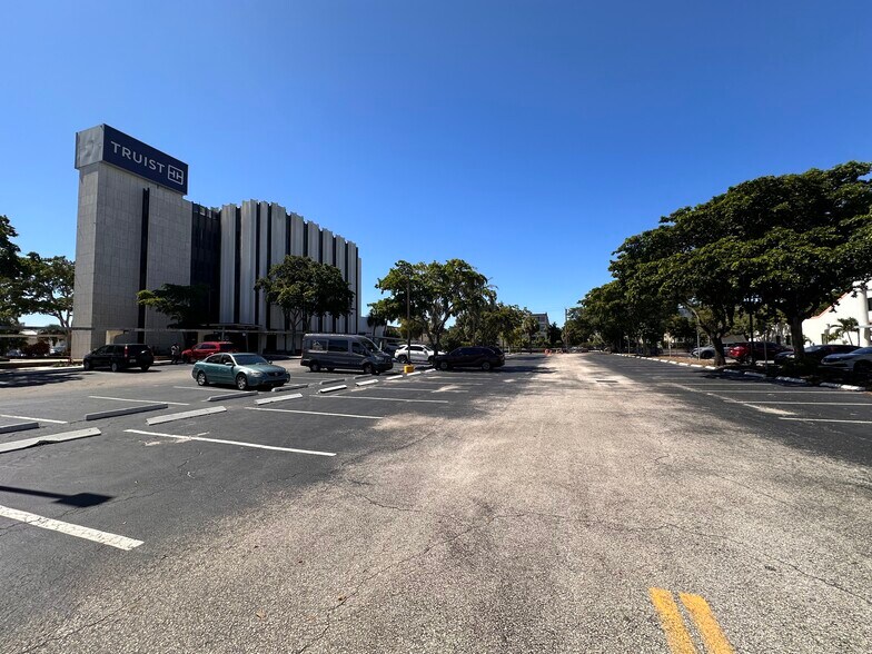1771 N State Road 7, Fort Lauderdale, FL à vendre - Photo de l’immeuble – Image 3 sur 31