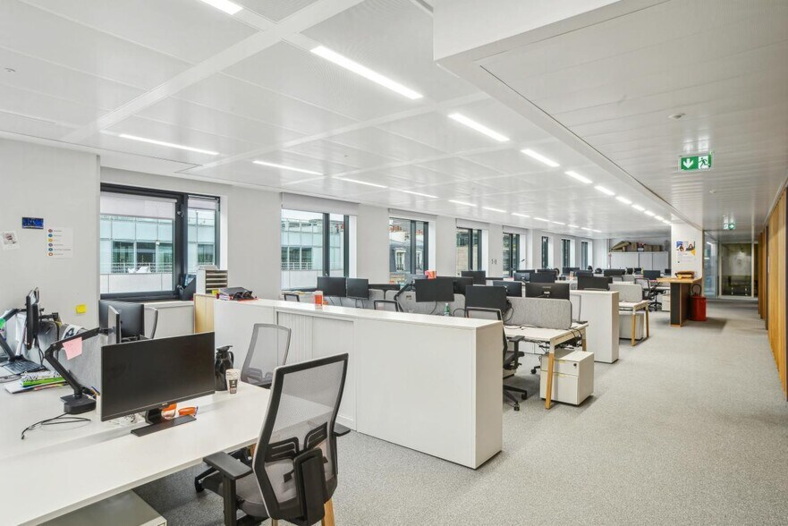 Bureau dans Levallois-Perret à louer - Photo de l’immeuble – Image 2 sur 29
