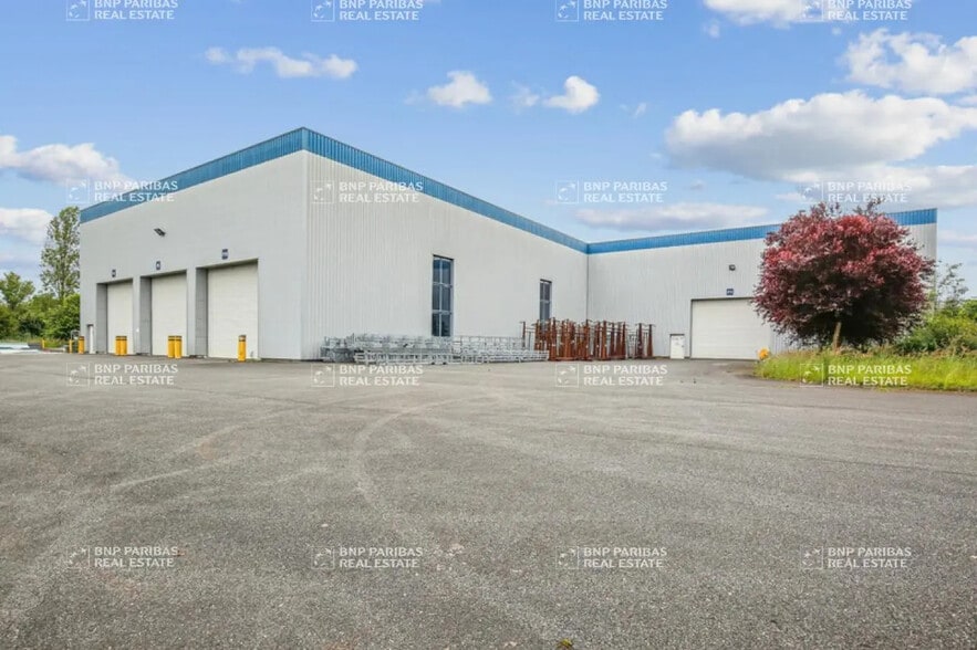 Local d'activités dans Orléans à vendre - Photo de l’immeuble – Image 1 sur 26