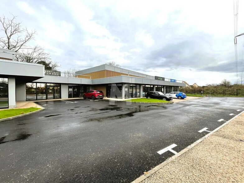 Local commercial dans Lardy à louer - Photo de l’immeuble – Image 1 sur 6