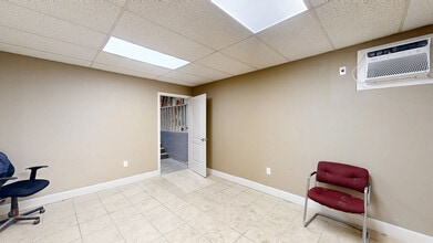 8451 NW 66th St, Miami, FL à louer Numérisation 3D Matterport– Image 1 sur 8