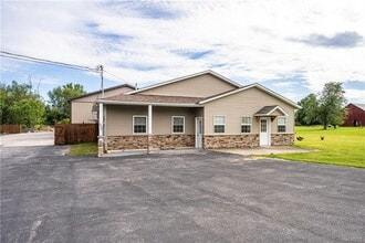 1457 Eden Evans Center Rd, Angola, NY à louer Photo intérieure– Image 1 sur 30
