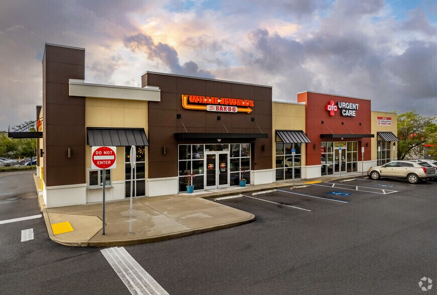 9040 Ulmerton Rd, Largo, FL à louer - Photo de l’immeuble – Image 2 sur 8