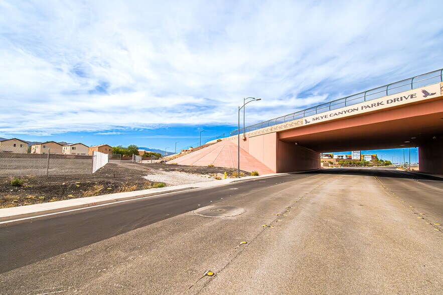 8888 N Grand Canyon Dr, Las Vegas, NV à vendre - Aérien – Image 2 sur 21