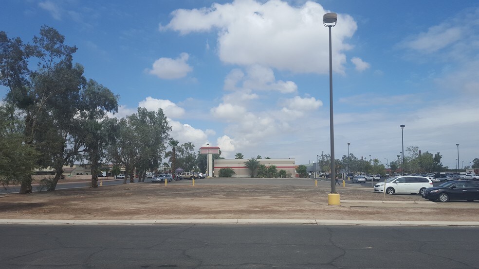 4th St & Wake Ave, El Centro, CA à louer - Photo de l’immeuble – Image 3 sur 3