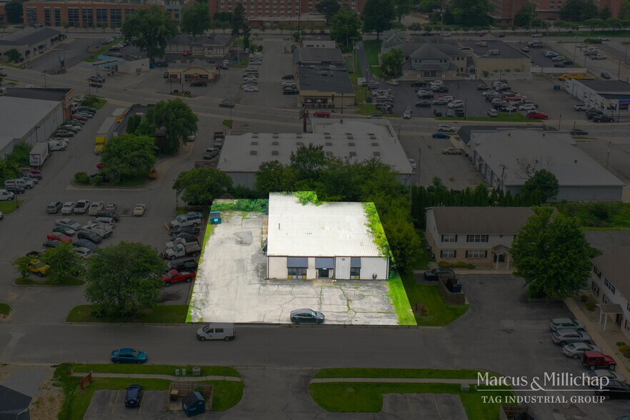 1608 Firestone Ln, Valparaiso, IN à vendre - Photo de l’immeuble – Image 2 sur 5
