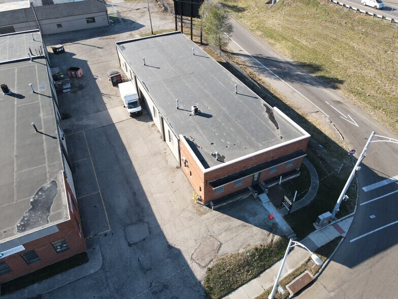 Stanley/Webster Industrial Complex portefeuille de 5 biens à vendre sur LoopNet.fr - Photo de l’immeuble – Image 3 sur 7