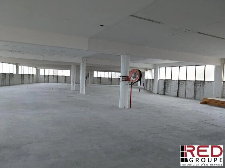 Industriel/Logistique dans Marseille à vendre - Photo de l’immeuble – Image 3 sur 7