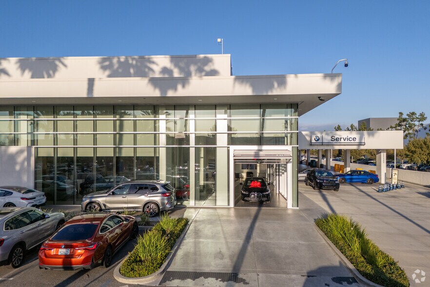 9829 Research Dr, Irvine, CA à louer - Photo de l’immeuble – Image 3 sur 11