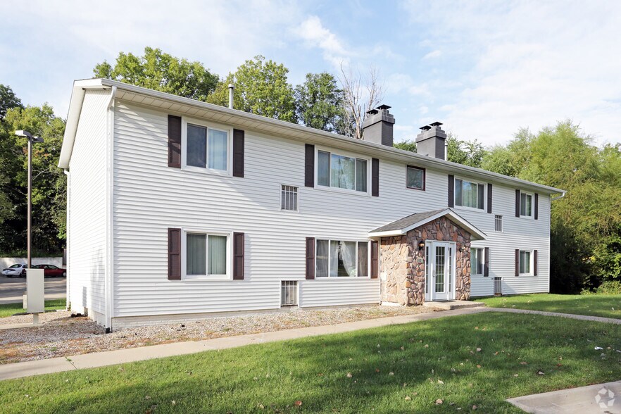 3525 E Ave NW, Cedar Rapids, IA à vendre - Photo principale – Image 1 sur 13