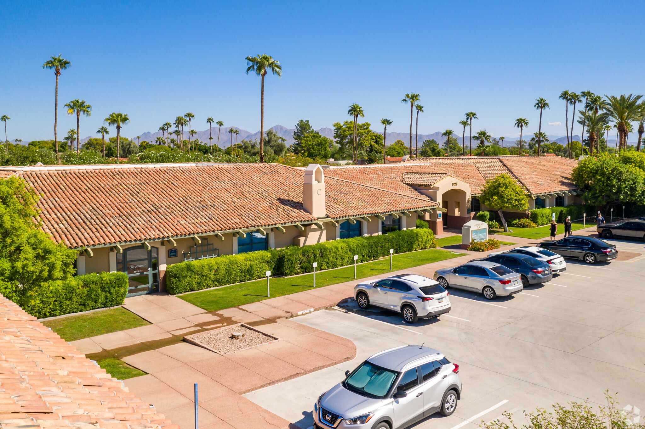 5725 N Scottsdale, Scottsdale, AZ à louer Photo principale– Image 1 sur 11