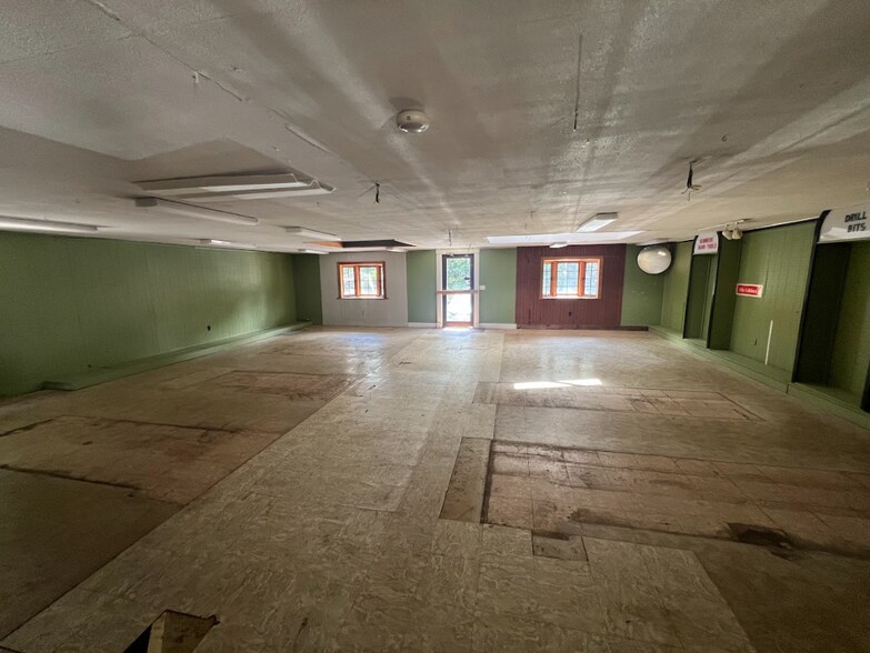 85 Nh 27, Raymond, NH à vendre - Photo de l’immeuble – Image 2 sur 9