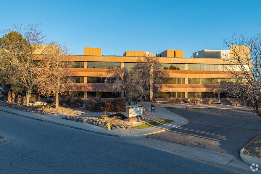 14707 E 2nd Ave, Aurora, CO à louer - Photo de l’immeuble – Image 2 sur 30