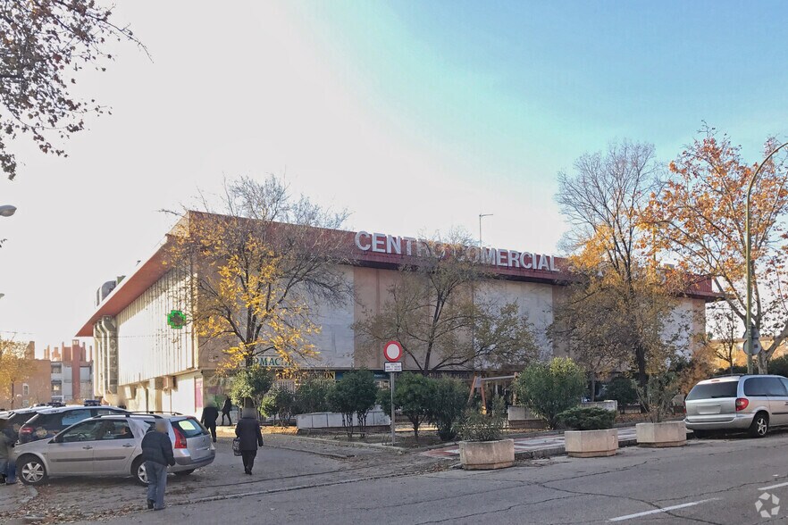 Local commercial dans Madrid, Madrid à vendre - Photo de l’immeuble – Image 2 sur 3