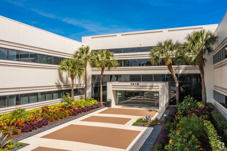 1615 S Congress Ave, Delray Beach, FL à louer - Photo de l’immeuble – Image 3 sur 3