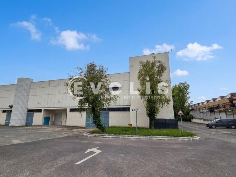 Bureau dans Vitry-sur-Seine à vendre - Photo de l’immeuble – Image 2 sur 9