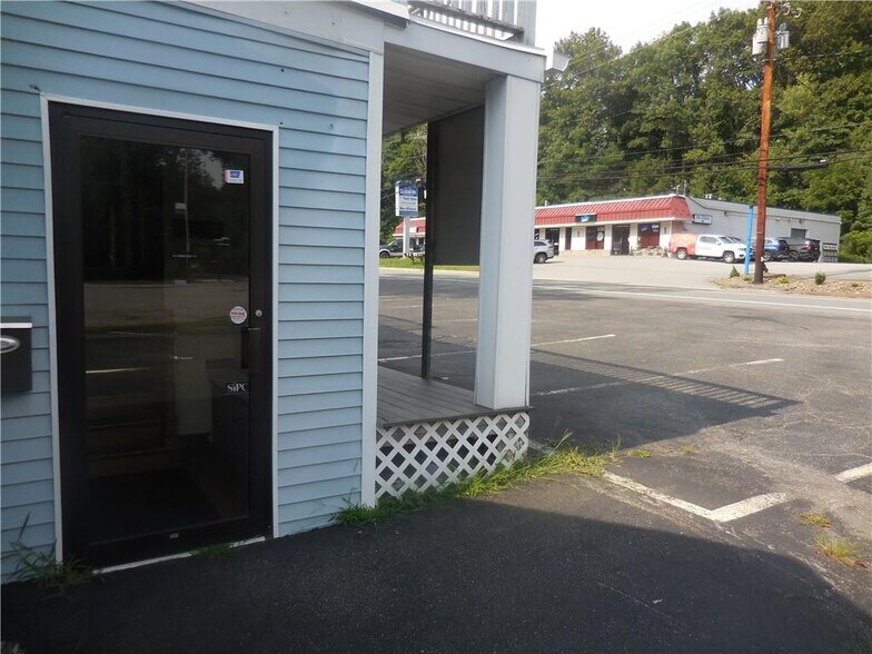 153 N Plank Rd, Newburgh, NY à louer - Photo principale – Image 1 sur 16