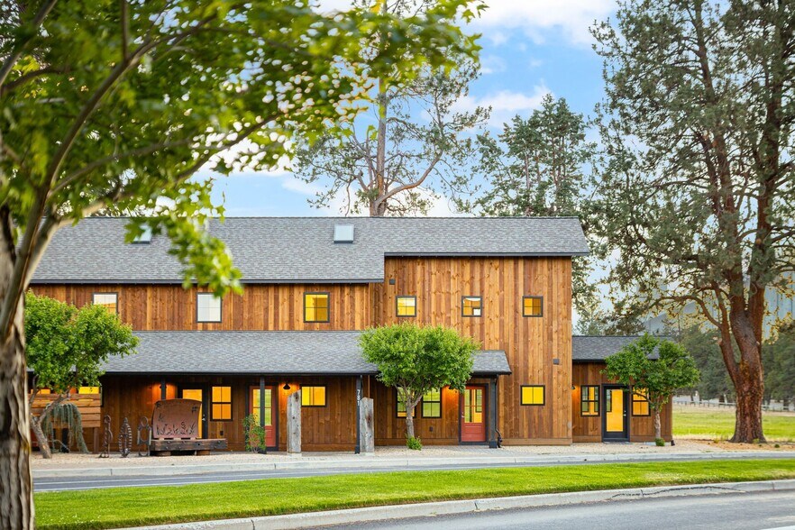 771-781 W Hood Ave, Sisters, OR à louer - Photo de l’immeuble – Image 3 sur 10