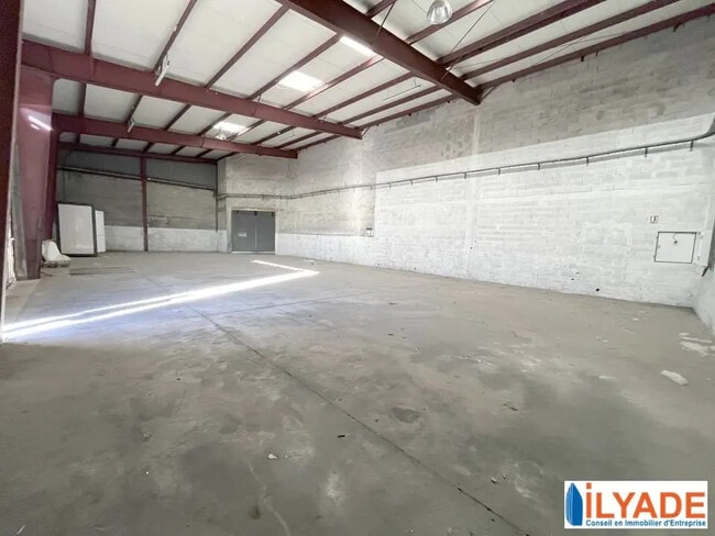 Plus de détails pour 135 Avenue Braye De Cau, Aubagne - Bureau, Industriel/Logistique à louer