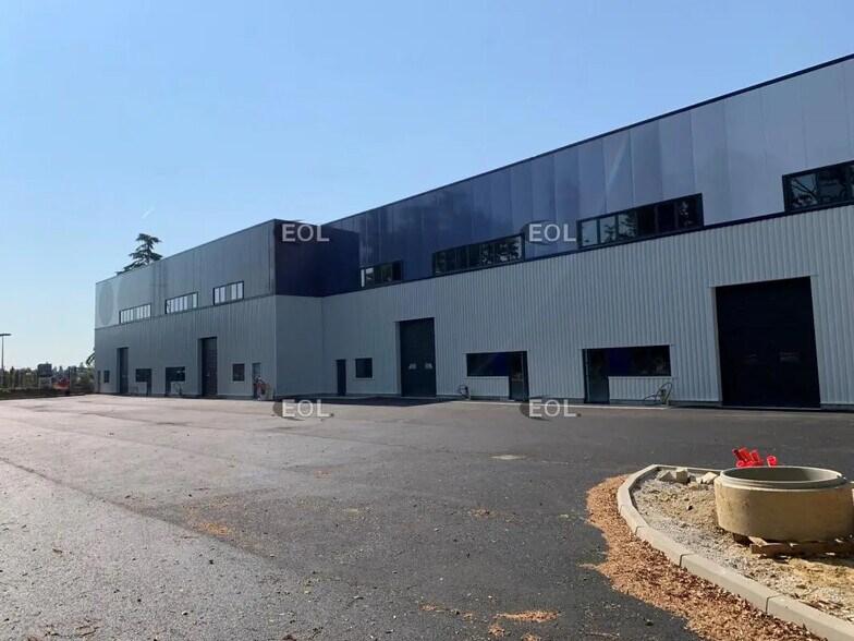 Local d’activités dans Chilly-Mazarin à louer - Photo de l’immeuble – Image 2 sur 2