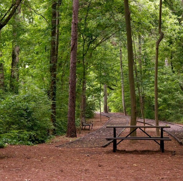 1095 Zonolite Rd NE, Atlanta, GA à vendre - Photo de l’immeuble – Image 3 sur 17