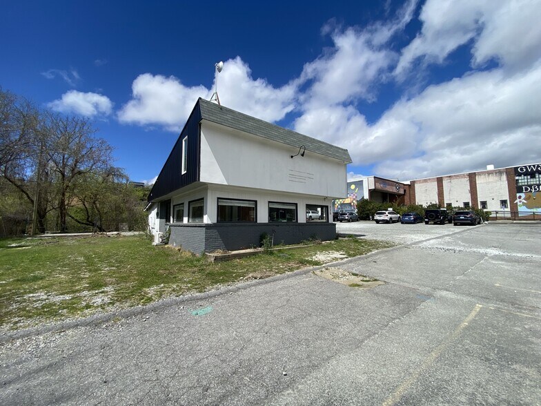 225 Coxe Ave, Asheville, NC à vendre - Photo principale – Image 1 sur 21