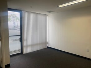 10851-10865 Portal Dr, Los Alamitos, CA à louer Photo intérieure– Image 1 sur 10