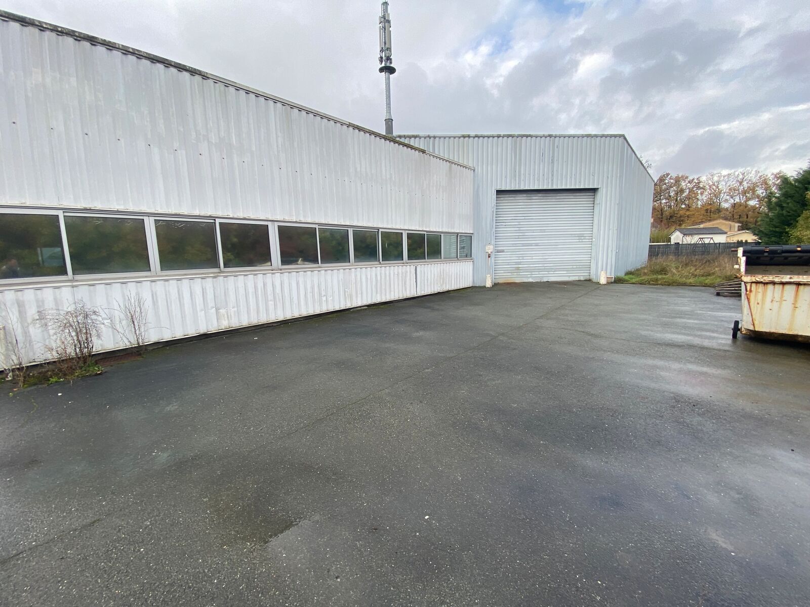 Local d’activités dans Carbon-Blanc à louer Photo de l’immeuble– Image 1 sur 10