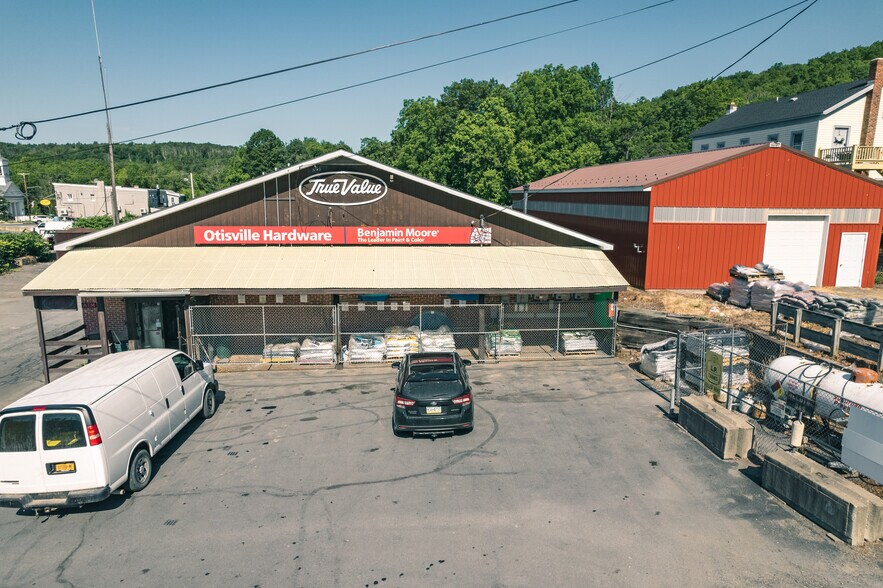 10 Wallace St, Otisville, NY à vendre - Photo de l’immeuble – Image 1 sur 23